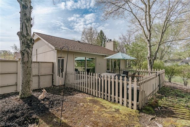 22156 Meadowsouth Court, Strongsville, OH 44149