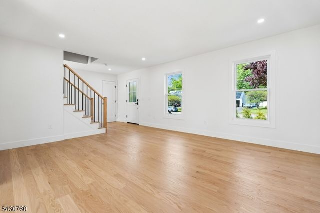 72 E Cedar St, Livingston Twp., NJ 07039
