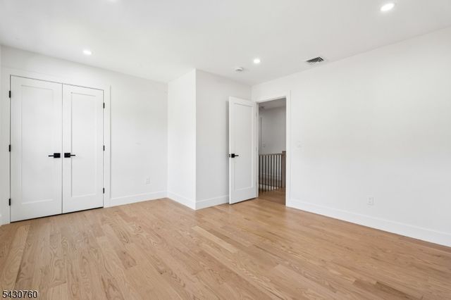 72 E Cedar St, Livingston Twp., NJ 07039
