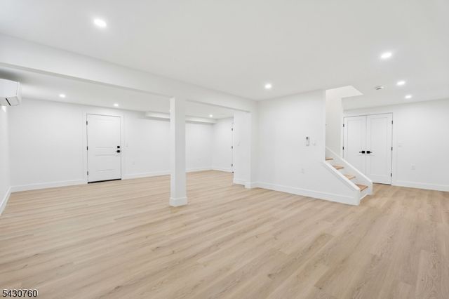 72 E Cedar St, Livingston Twp., NJ 07039