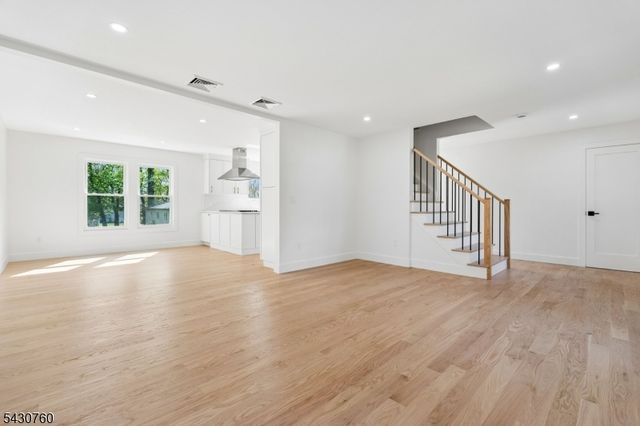 72 E Cedar St, Livingston Twp., NJ 07039