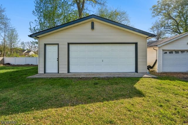 72 E Cedar St, Livingston Twp., NJ 07039