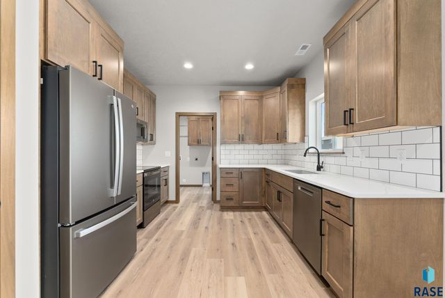 1320 N Titan Ave, Tea, SD 57064