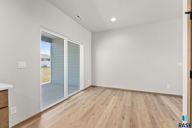 1320 N Titan Ave, Tea, SD 57064