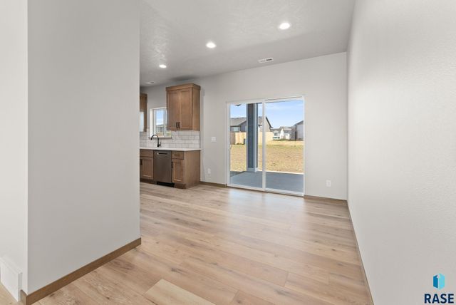 1320 N Titan Ave, Tea, SD 57064