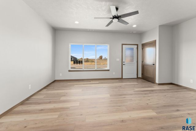 1320 N Titan Ave, Tea, SD 57064