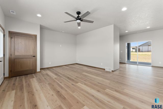 1320 N Titan Ave, Tea, SD 57064