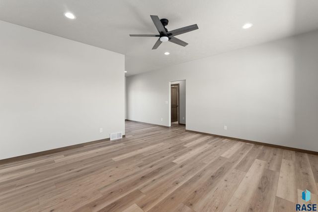 1320 N Titan Ave, Tea, SD 57064