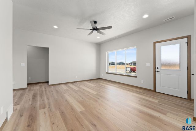1320 N Titan Ave, Tea, SD 57064