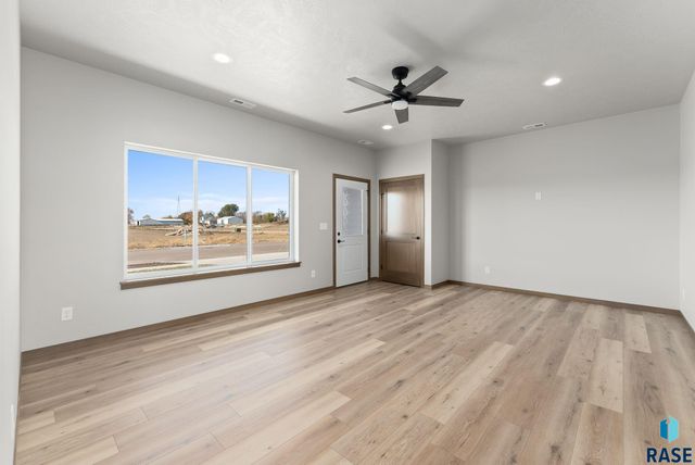 1320 N Titan Ave, Tea, SD 57064