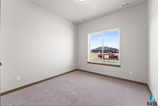 1320 N Titan Ave, Tea, SD 57064