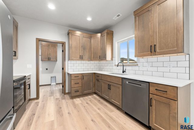 1320 N Titan Ave, Tea, SD 57064
