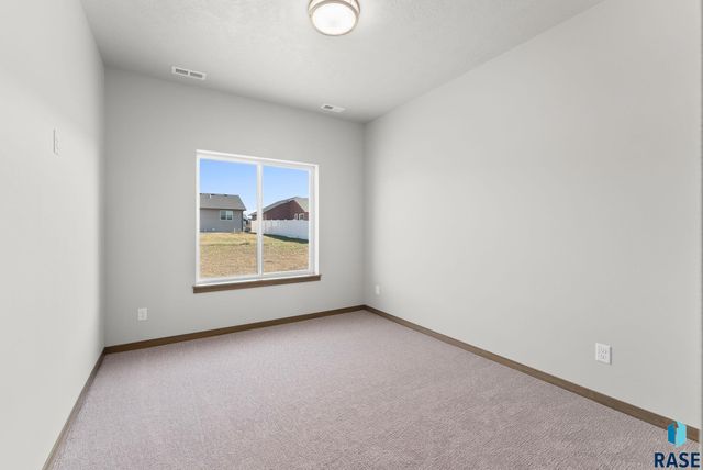 1320 N Titan Ave, Tea, SD 57064