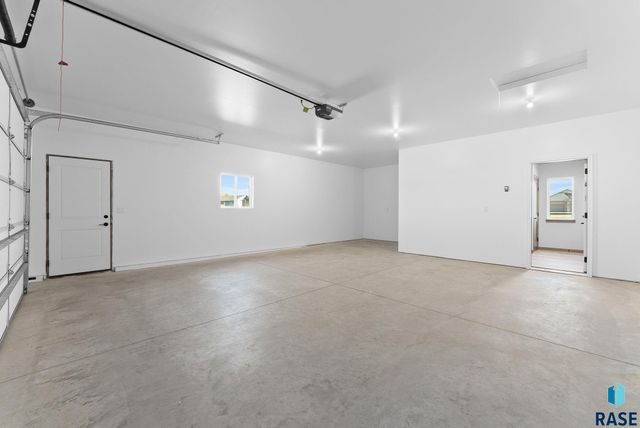 1320 N Titan Ave, Tea, SD 57064
