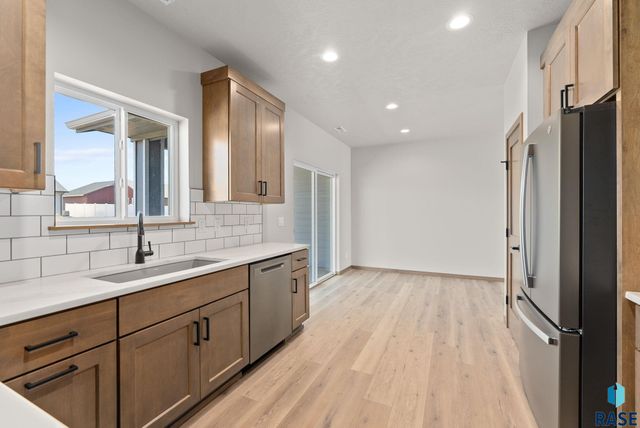 1320 N Titan Ave, Tea, SD 57064