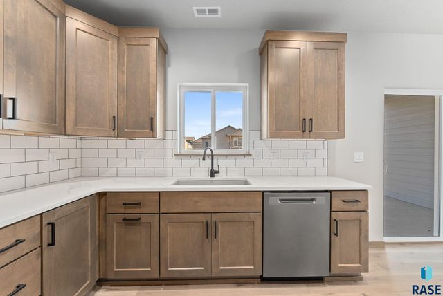 1320 N Titan Ave, Tea, SD 57064