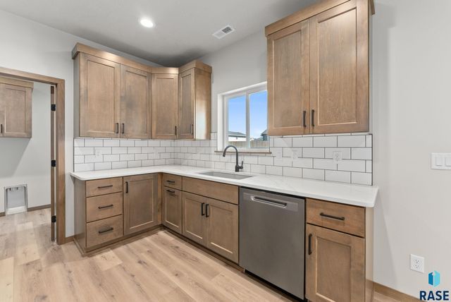 1320 N Titan Ave, Tea, SD 57064