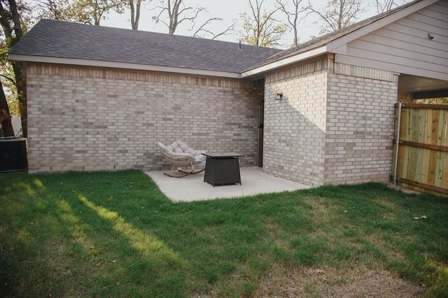 1041 Hillburn Drive, West Tawakoni, TX 75474