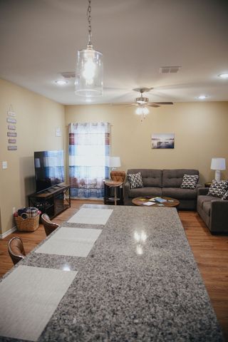 1041 Hillburn Drive, West Tawakoni, TX 75474