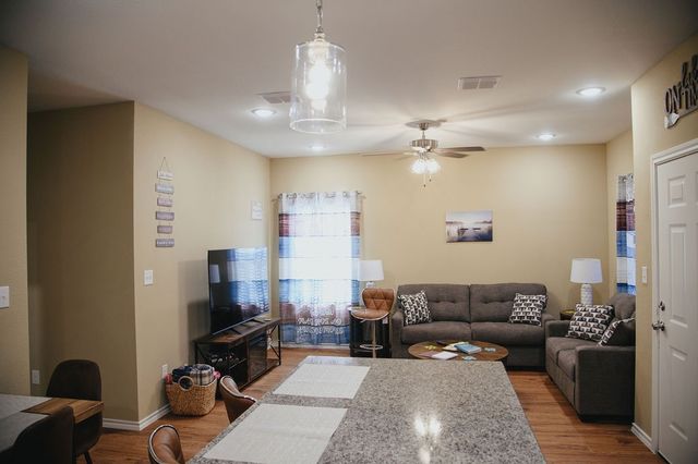 1041 Hillburn Drive, West Tawakoni, TX 75474