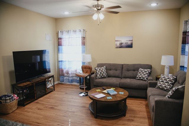 1041 Hillburn Drive, West Tawakoni, TX 75474