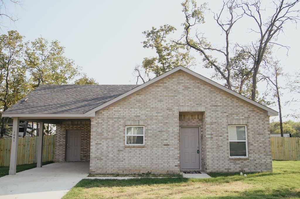 1041 Hillburn Drive, West Tawakoni, TX 75474
