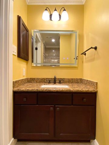 18204 Vinland Drive 8204, Houston, TX 77058