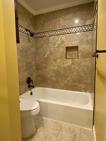 18204 Vinland Drive 8204, Houston, TX 77058