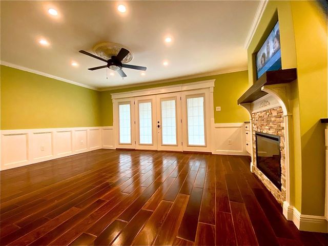 18204 Vinland Drive 8204, Houston, TX 77058