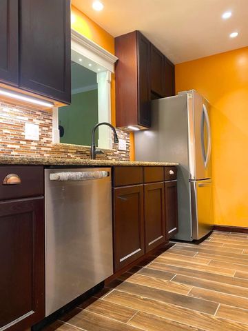 18204 Vinland Drive 8204, Houston, TX 77058