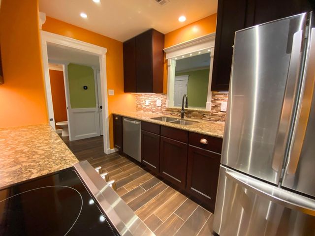 18204 Vinland Drive 8204, Houston, TX 77058