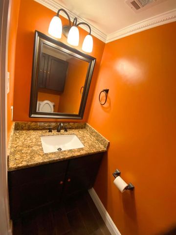 18204 Vinland Drive 8204, Houston, TX 77058
