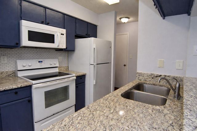 8635 MALLARD RESERVE DRIVE 201, Tampa, FL 33614