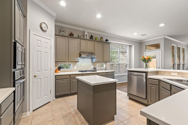 135 E Northcastle Circle, Conroe, TX 77384