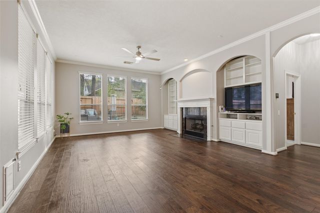 135 E Northcastle Circle, Conroe, TX 77384