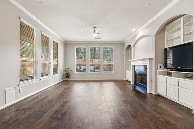 135 E Northcastle Circle, Conroe, TX 77384