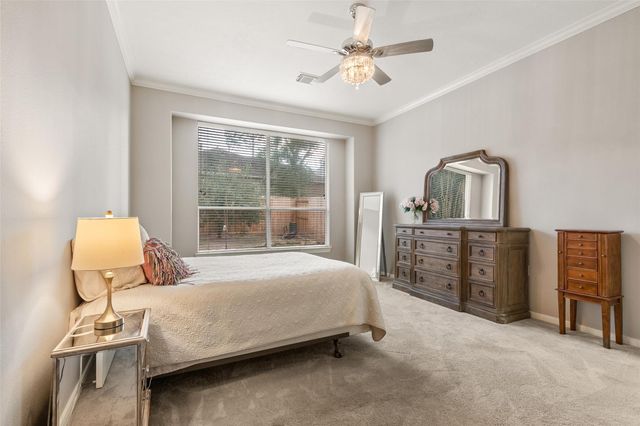 135 E Northcastle Circle, Conroe, TX 77384