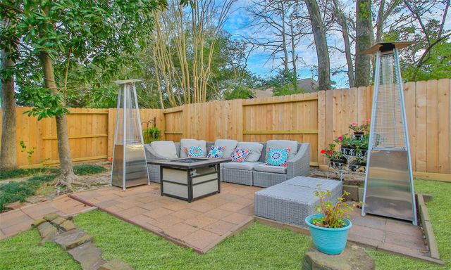 135 E Northcastle Circle, Conroe, TX 77384