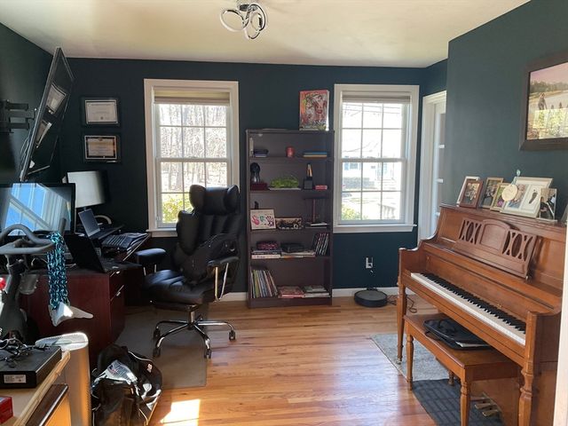 124 Pond St, Weymouth, MA 02190