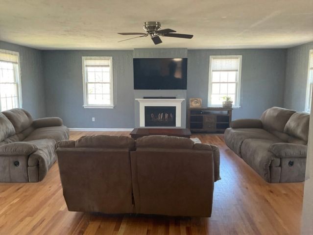 124 Pond St, Weymouth, MA 02190