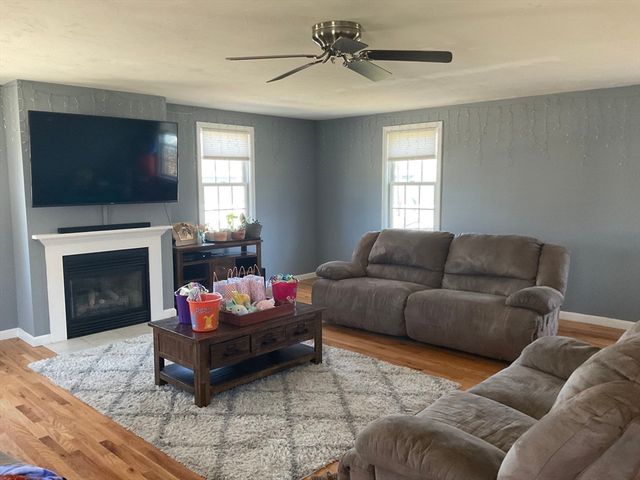 124 Pond St, Weymouth, MA 02190