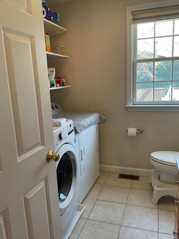 124 Pond St, Weymouth, MA 02190