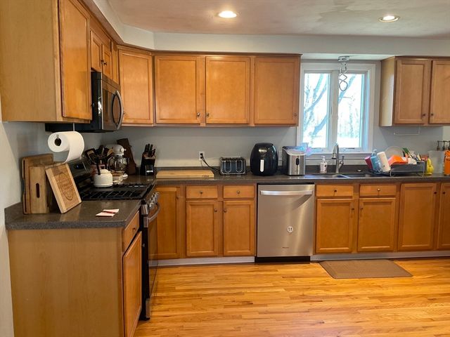 124 Pond St, Weymouth, MA 02190