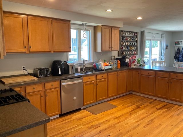 124 Pond St, Weymouth, MA 02190