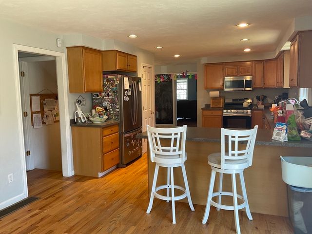 124 Pond St, Weymouth, MA 02190