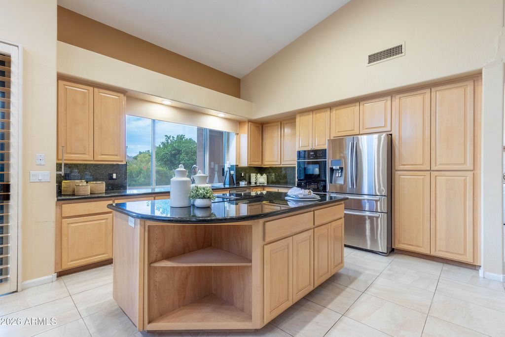 Image 12 of property listing at 12018 E MISSION LANE Circle, Scottsdale, AZ 85259