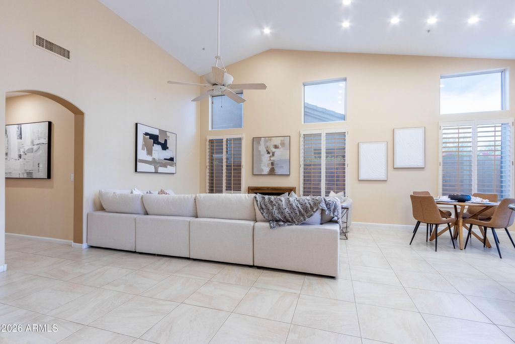 Image 14 of property listing at 12018 E MISSION LANE Circle, Scottsdale, AZ 85259