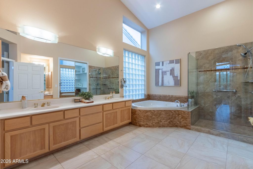 Image 21 of property listing at 12018 E MISSION LANE Circle, Scottsdale, AZ 85259