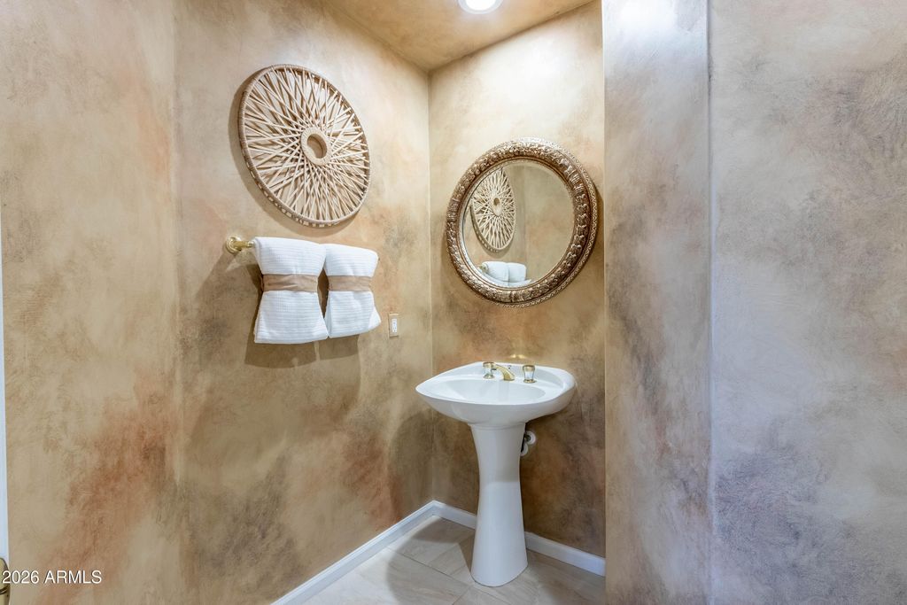 Image 24 of property listing at 12018 E MISSION LANE Circle, Scottsdale, AZ 85259