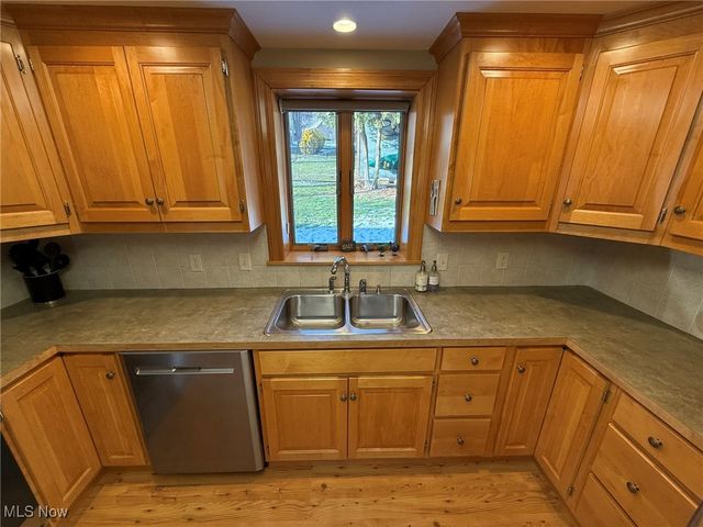 9201 N Shore Drive NE, Mineral City, OH 44656